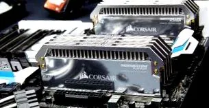 mint DDR2 memóriát használ