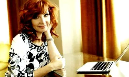 boldoggá tegyük Larissa Renard