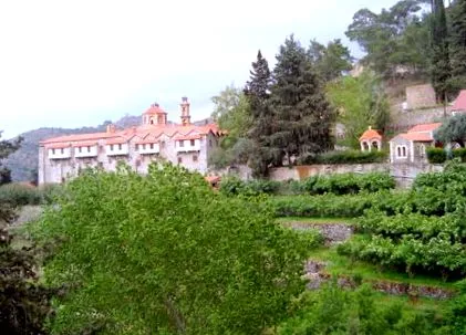 almaecetet kolostor