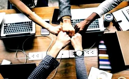 feltétel nélküli célú