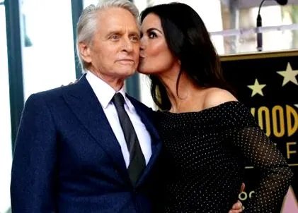 csókot zeta-jones