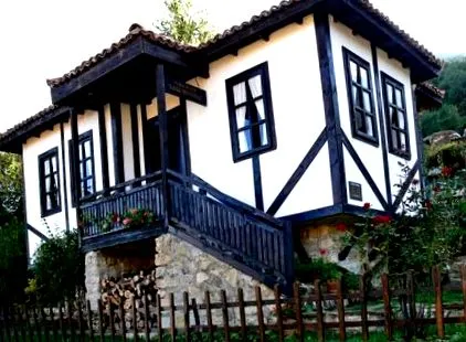 őrzi