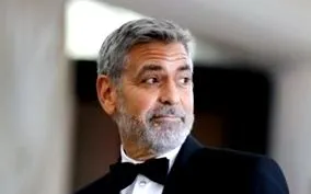 clooney kórházba