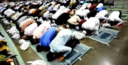 al-fitr-t muzulmánok ünneplik