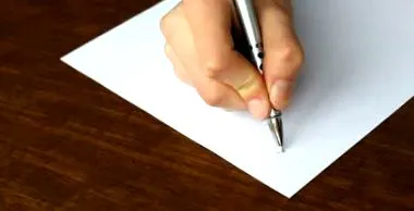 panaszait írja