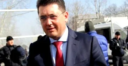 uzunov túlél-e