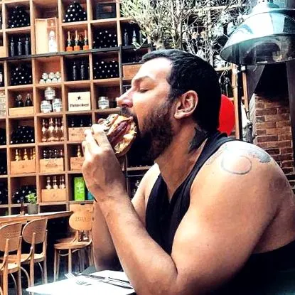 azis hibázott