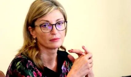 zaharieva szembeni