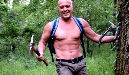 komolyan király