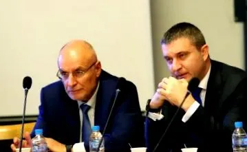 parlament megoldva