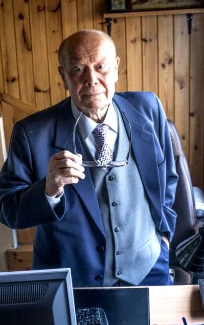 védi professzor