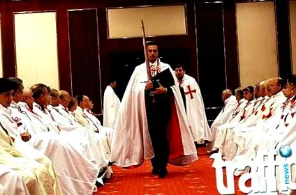 templomos első