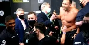 kissé komoly