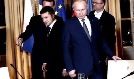 első első