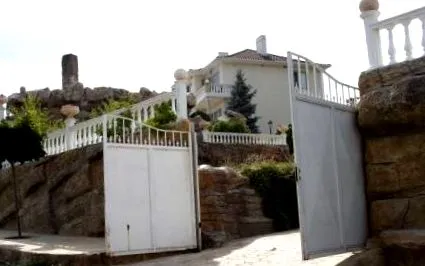 éves félelmetesebb