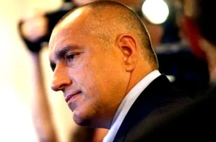 újabb minisztert