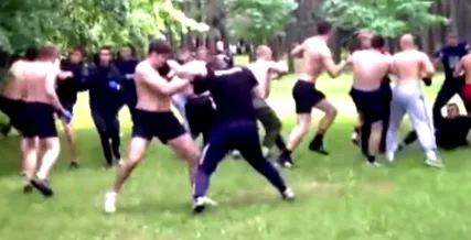 oroszország futballhuligánjaival