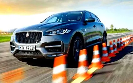autó motor f-pace