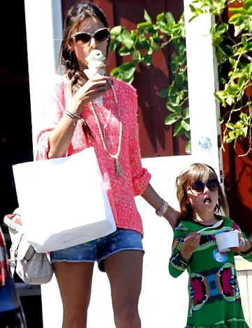 Alessandra Ambrosio csillagok örököseik