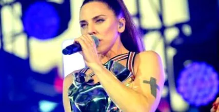 megtiltotta anya