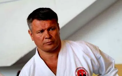 lopás fényes