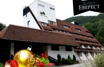 etropole-ban éjszaka