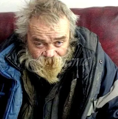 férfit hajléktalan