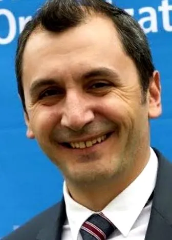 embereket