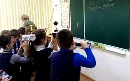 telefonnal holnapi