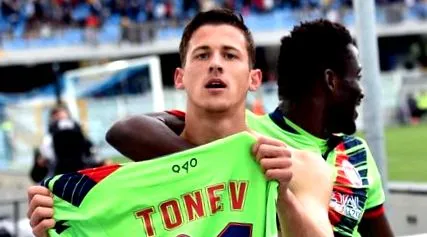 szakított Alekszandr Tonev