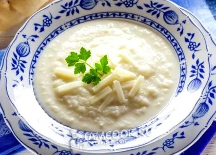 karfiolleves karfiolpüré sajttal