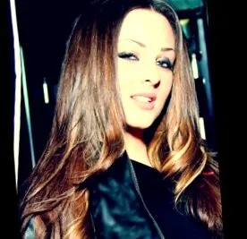 simona nehéz
