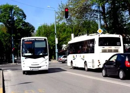 leállítja