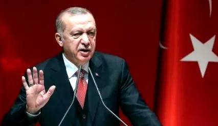 azzal egyesült