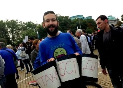 Parlament előtt Yavor Nyikiforov