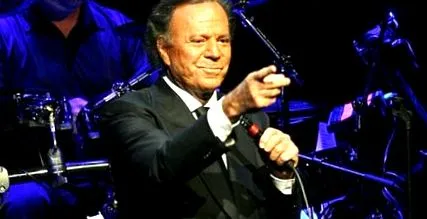 julio álmodik