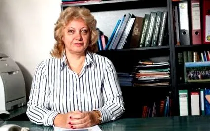 elmagyarázza