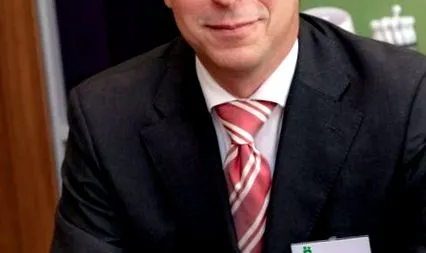 éves várja