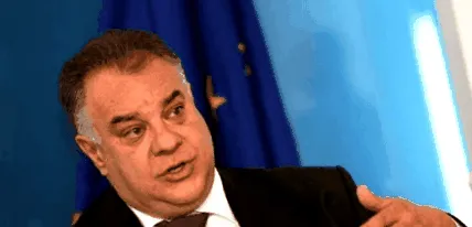 szerzője