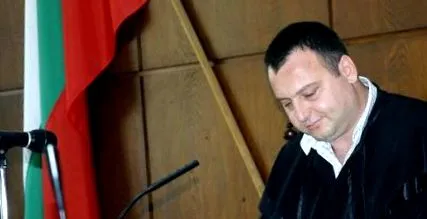 étrenden tartották étrenden tartották