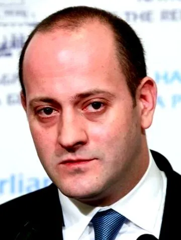 törvény köztisztviselői