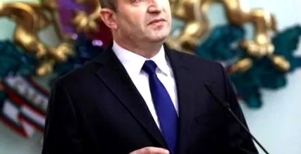 felszólította