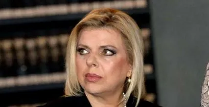 első első