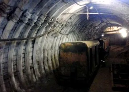 bányász dörzsöli