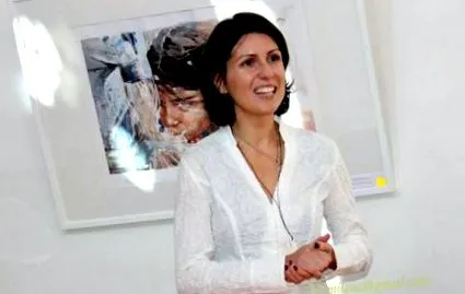 chrissy mosolyogásért