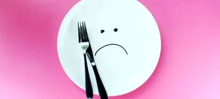 може