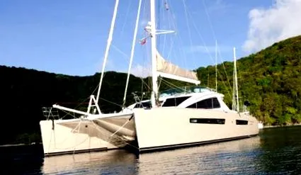 вміщує гостей вміщує гостей