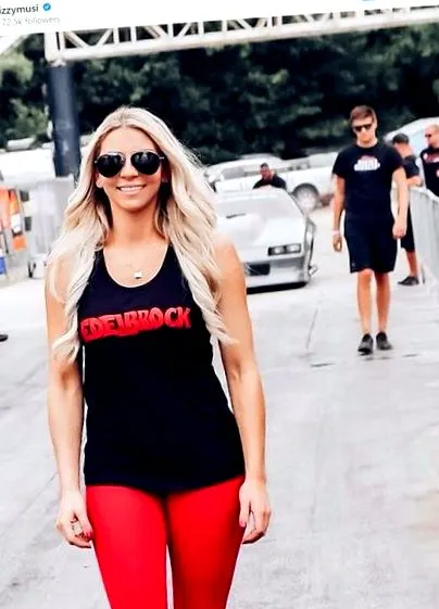 lizzy feleségül