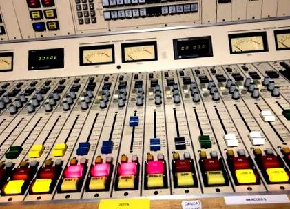 студентів радіомовлення