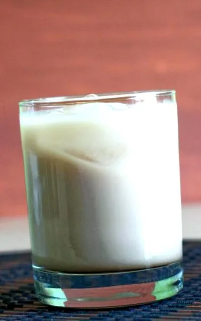 мигдальний